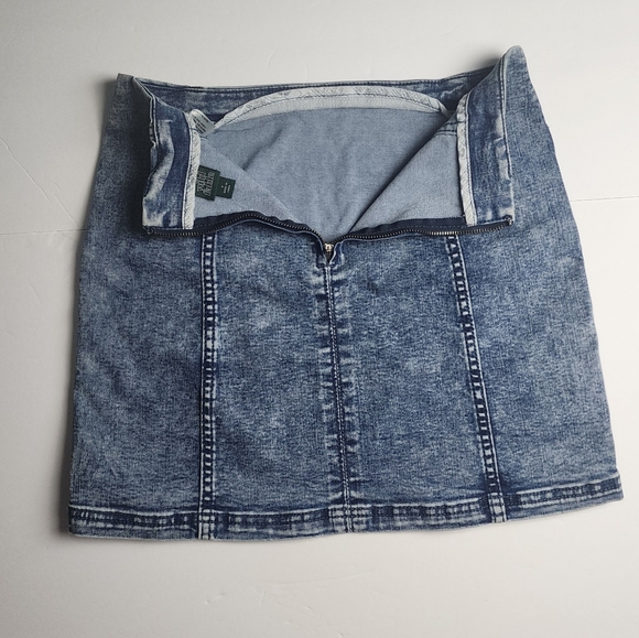 Wild Fable Vintage Wash 90s Mini Skirt Women's Size 4 Stretch Blue Denim - Picture 4 of 6